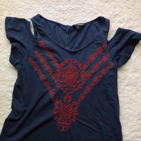 Lucky Brand Embroidered Cold Shoulder Top - Picture 2 of 9